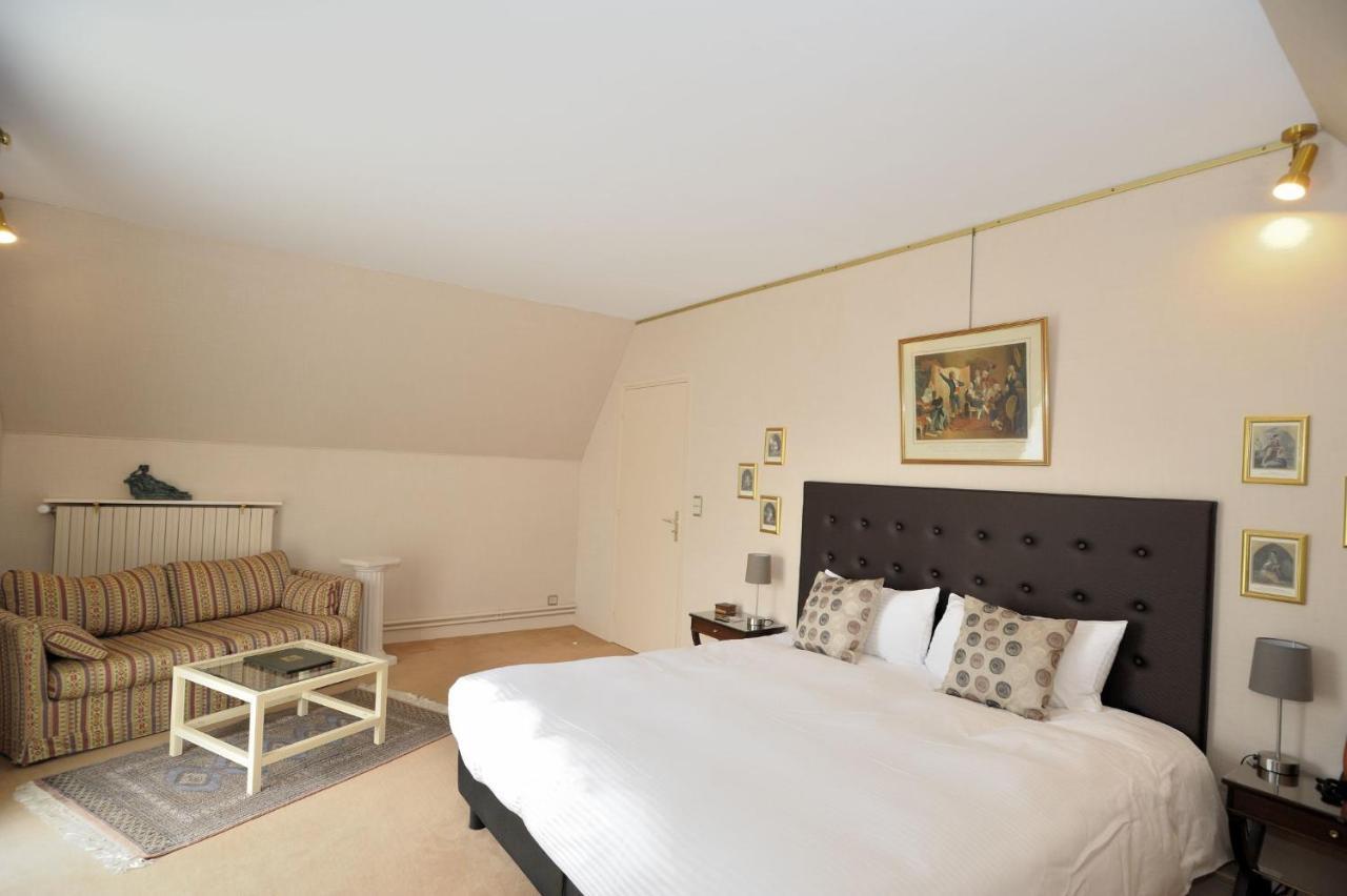 Hotel Logis Le Relais De La Poste Neuvéglise Δωμάτιο φωτογραφία